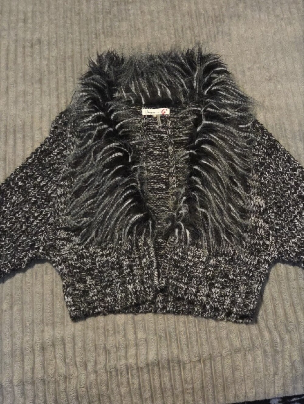 Umgee Black & Gray Marled Cropped Shrug with Faux-Fur Collar